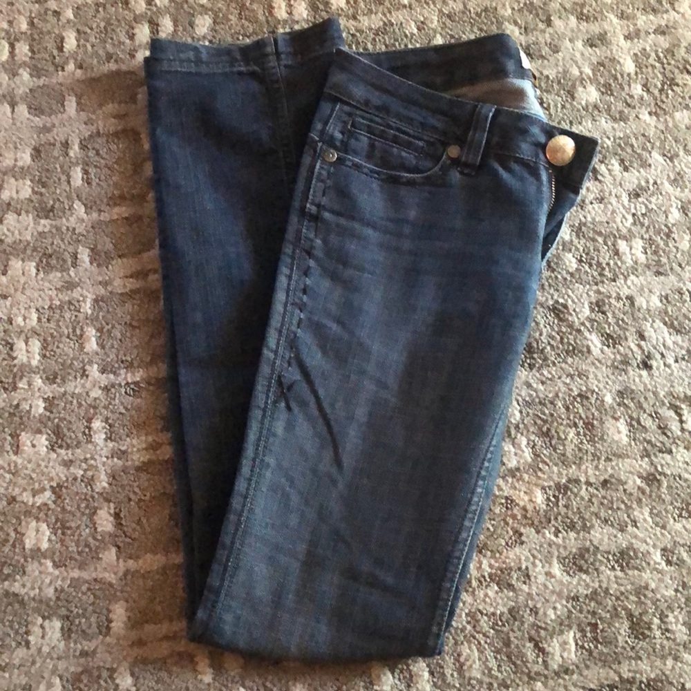 Women’s straight fitted jeans size 26